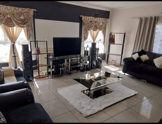 4 BEDROOM HOUSE FOR SALE IN LINMEYER